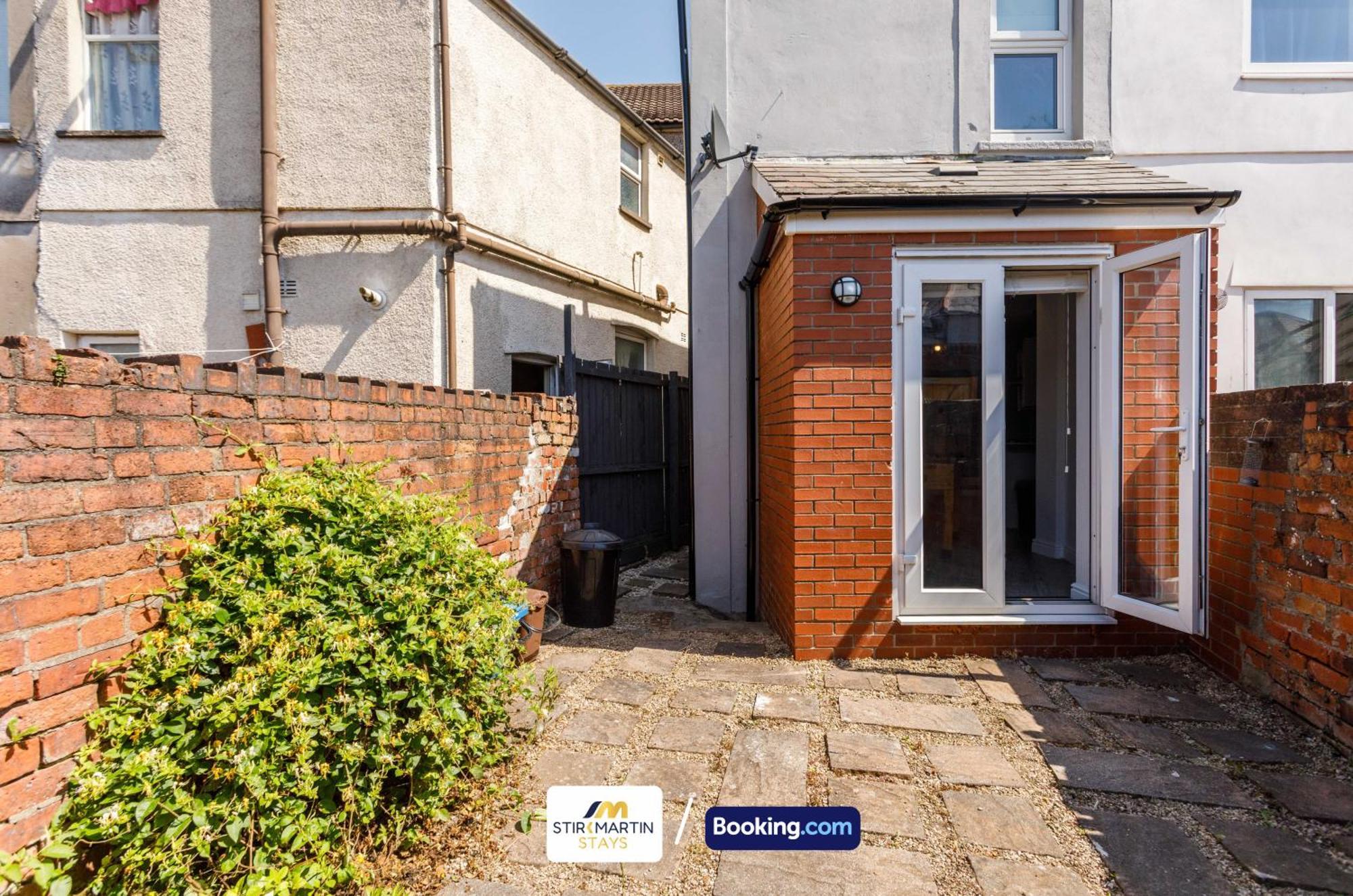 Comfy 3Bed House By Stirkmartin Stays Short Lets & Serviced Accommodation Cardiff With Free Parking & 8Mins To City Centre Ngoại thất bức ảnh