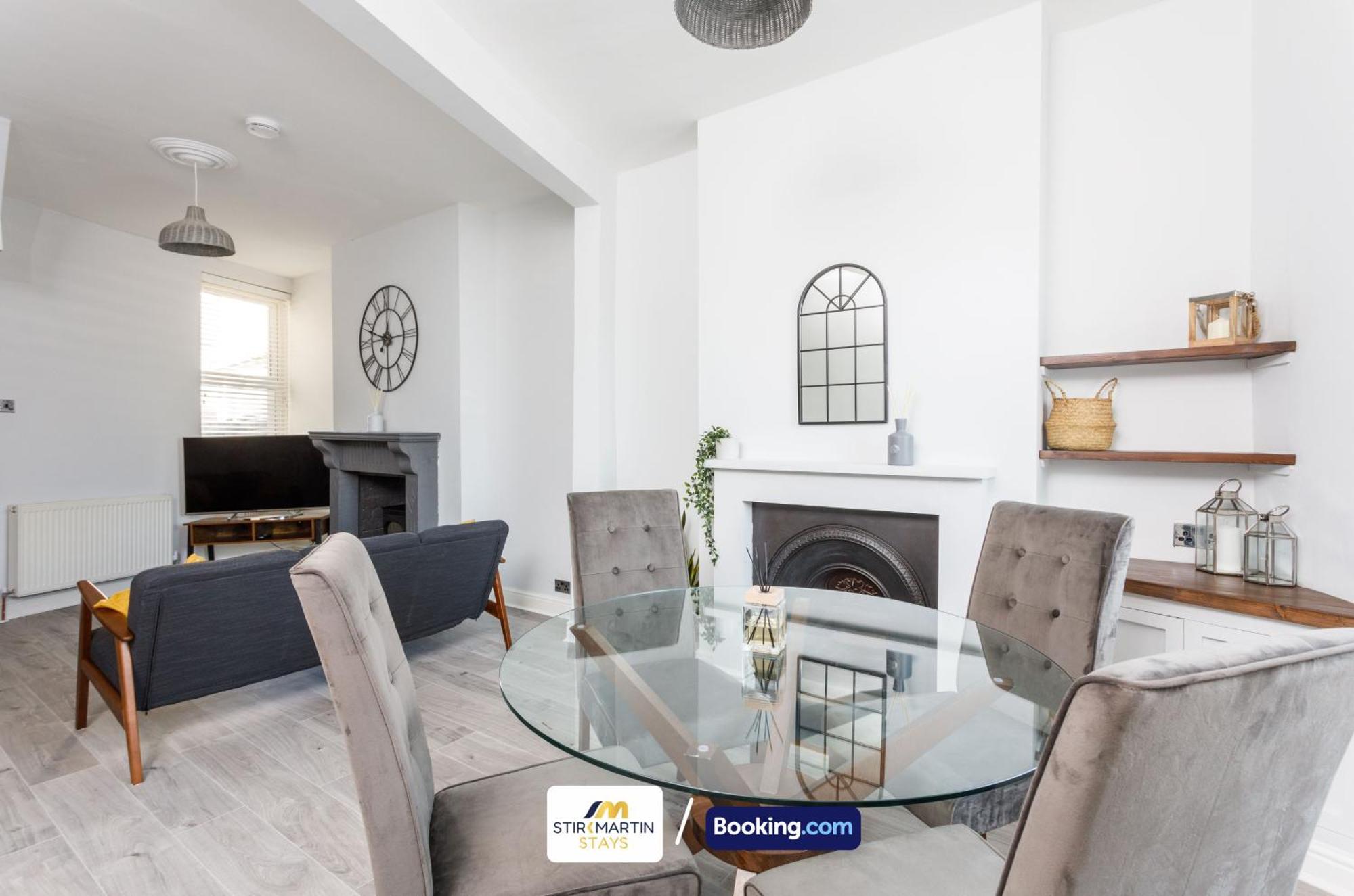 Comfy 3Bed House By Stirkmartin Stays Short Lets & Serviced Accommodation Cardiff With Free Parking & 8Mins To City Centre Ngoại thất bức ảnh