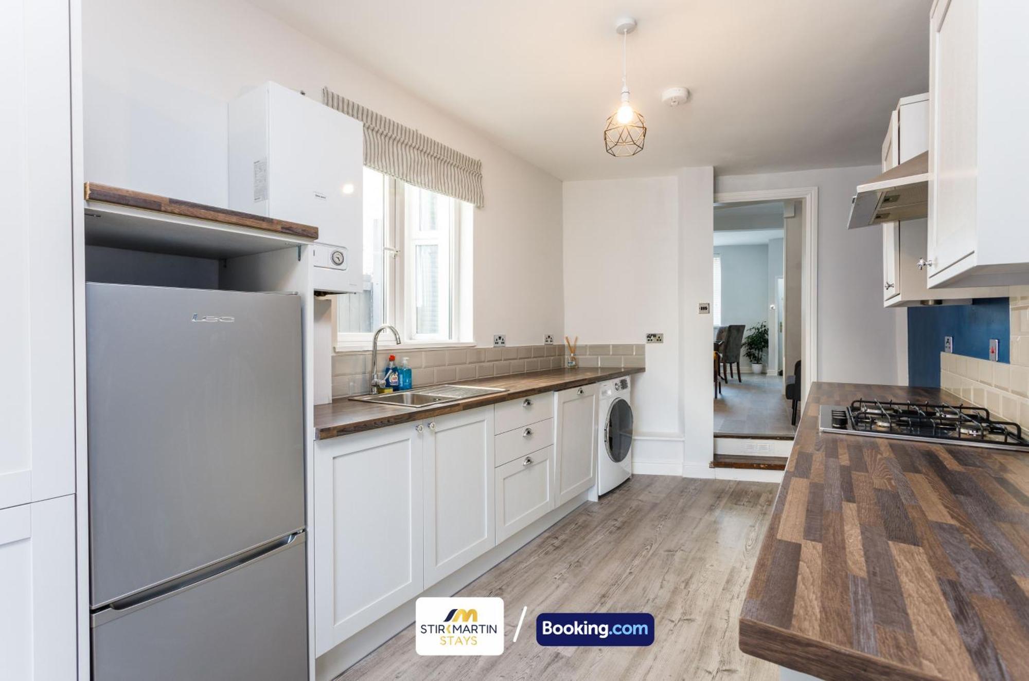 Comfy 3Bed House By Stirkmartin Stays Short Lets & Serviced Accommodation Cardiff With Free Parking & 8Mins To City Centre Ngoại thất bức ảnh
